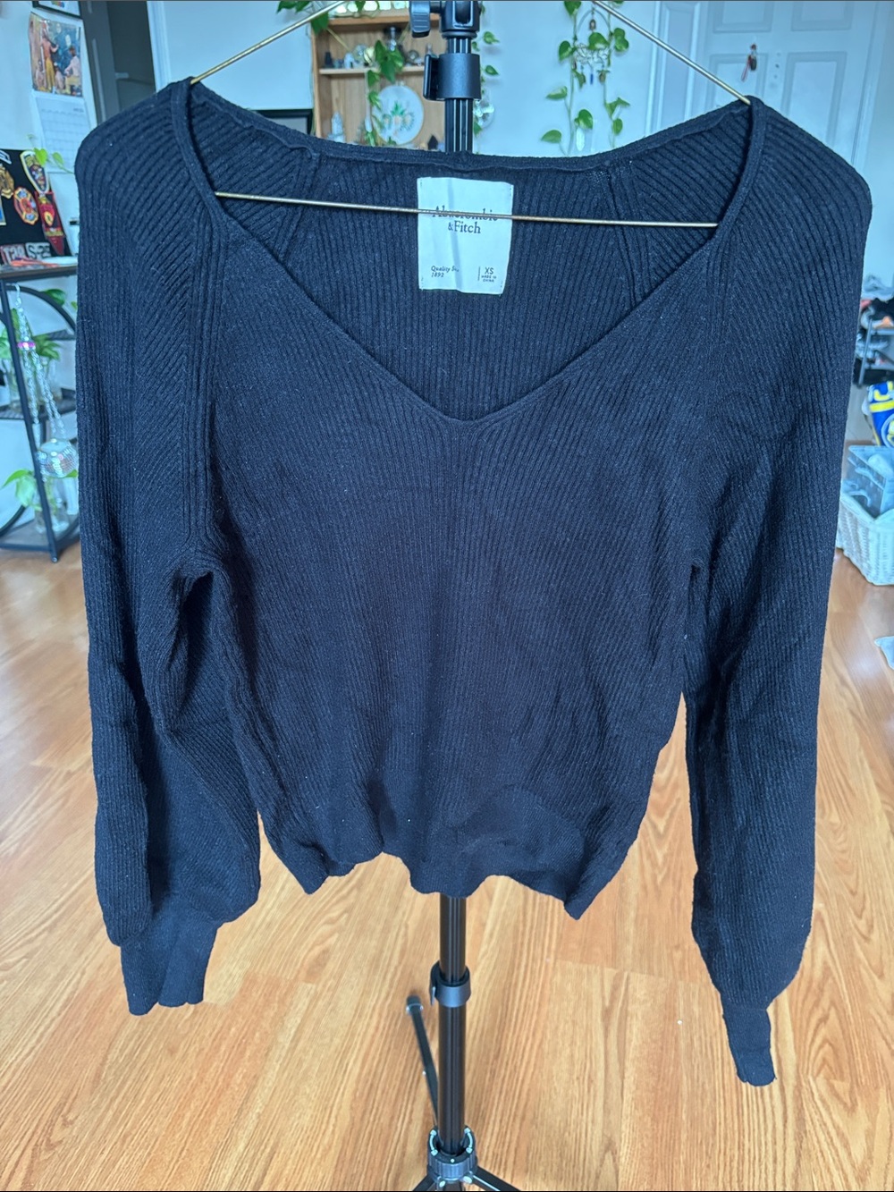Abercrombie & Fitch Black V-Neck Slightly Cropped Ribbed Pullover